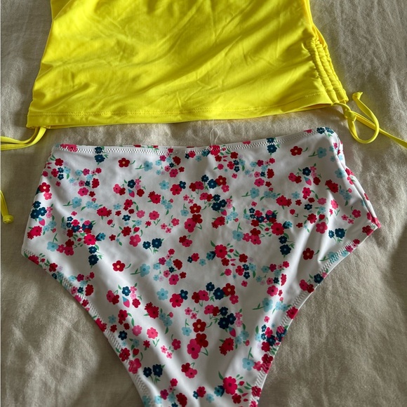Vibrant colours Tankini - Picture 4 of 12